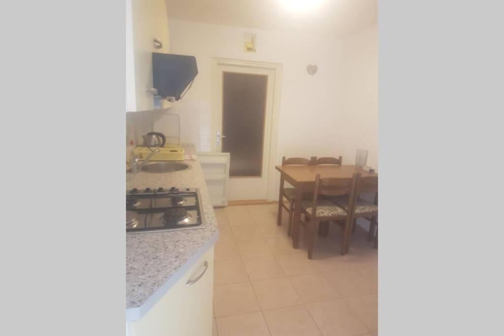 Apartman Nela Brela Esterno foto